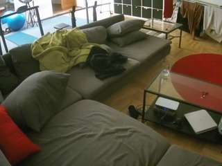 voyeurcam-julmodels-living-3