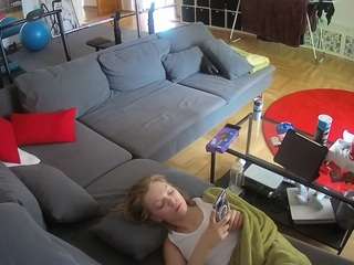 voyeurcam-julmodels-living-3