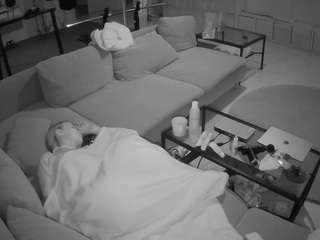 voyeurcam-julmodels-living-3