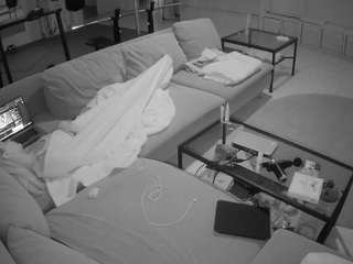 voyeurcam-julmodels-living-3