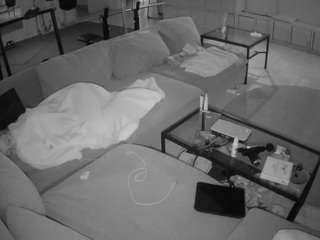 voyeurcam-julmodels-living-3
