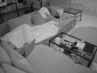voyeurcam-julmodels-living-3