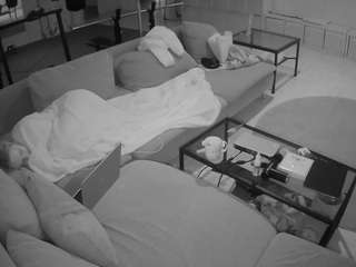 voyeurcam-julmodels-living-3