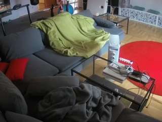 voyeurcam-julmodels-living-3