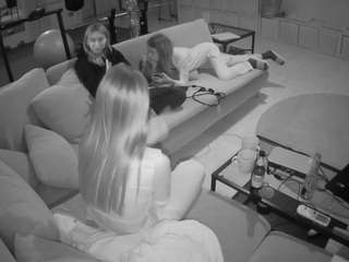 voyeurcam-julmodels-living-3's CamSoda show and profile