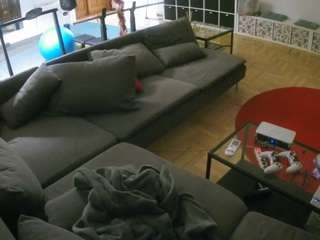 voyeurcam-julmodels-living-3