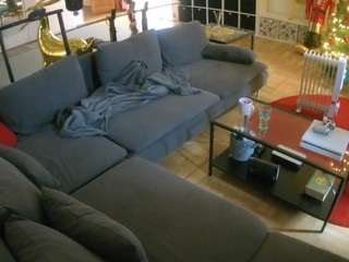 voyeurcam-julmodels-living-3