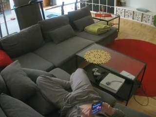 voyeurcam-julmodels-living-3