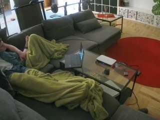 voyeurcam-julmodels-living-3 webcam