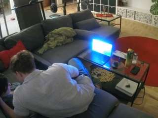 voyeurcam-julmodels-living-3 webcam