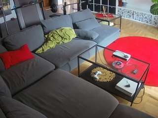 voyeurcam-julmodels-living-3 webcam