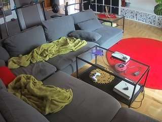 voyeurcam-julmodels-living-3 webcam