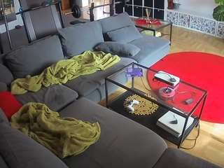 voyeurcam-julmodels-living-3 webcam