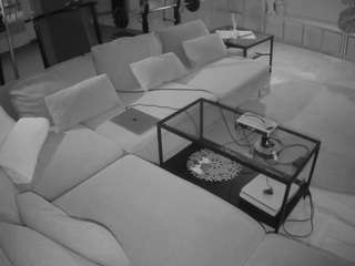 voyeurcam-julmodels-living-3 webcam