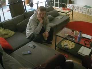 voyeurcam-julmodels-living-3 webcam