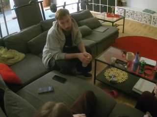 voyeurcam-julmodels-living-3 webcam