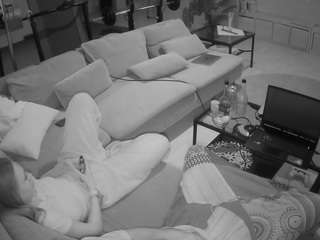 voyeurcam-julmodels-living-3 webcam