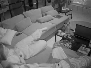 voyeurcam-julmodels-living-3 webcam