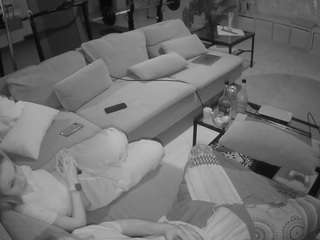 voyeurcam-julmodels-living-3 webcam