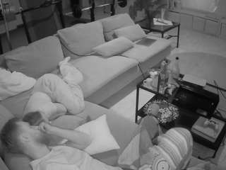 voyeurcam-julmodels-living-3 webcam