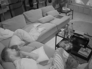 voyeurcam-julmodels-living-3 webcam