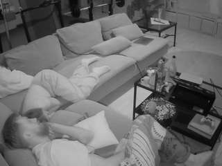 voyeurcam-julmodels-living-3