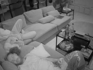 voyeurcam-julmodels-living-3 webcam