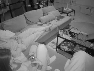 voyeurcam-julmodels-living-3 webcam