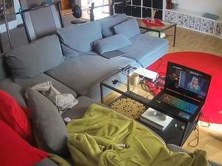 voyeurcam-julmodels-living-3 webcam