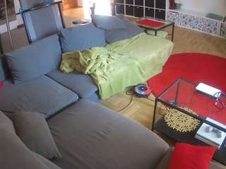 voyeurcam-julmodels-living-3