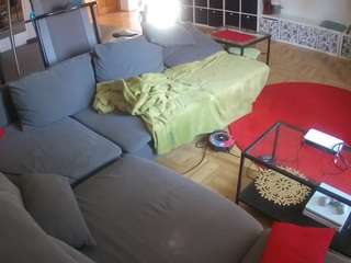 voyeurcam-julmodels-living-3