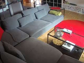 voyeurcam-julmodels-living-3