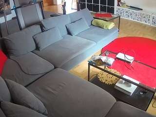 voyeurcam-julmodels-living-3 webcam