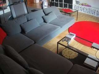 voyeurcam-julmodels-living-3