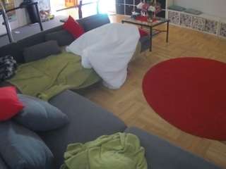 voyeurcam-julmodels-living-3