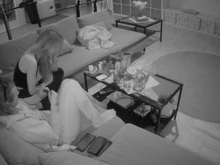 voyeurcam-julmodels-living-3 webcam