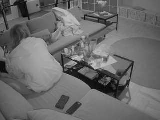 le modèle voyeurcam-julmodels-living-3 est en webcam porno dans un show sur le site camsoda, il possède les tags suivants: amateur,flash,flashing,hidden,hidden cam,julmodels-house,pov,sexwebcam,voyeur,hd