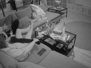 voyeurcam-julmodels-living-3 webcam
