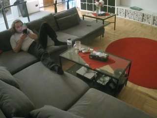 voyeurcam-julmodels-living-3