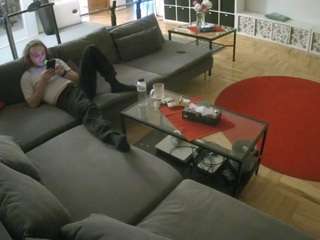voyeurcam-julmodels-living-3 webcam