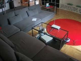 このモデルは現在ライブ中です。 voyeurcam-julmodels-living-3