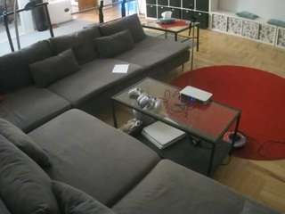 โมเดลนี้กำลังถ่ายทอดสดอยู่. voyeurcam-julmodels-living-3