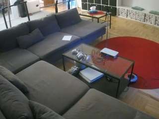 このモデルは現在ライブ中です。 voyeurcam-julmodels-living-3