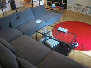 이 모델은 현재 라이브 중입니다. voyeurcam-julmodels-living-3