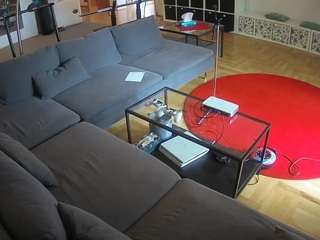 该模特正在直播。 voyeurcam-julmodels-living-3