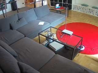 هذا النموذج مباشر الآن. voyeurcam-julmodels-living-3