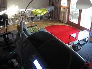 voyeurcam-julmodels-living-4