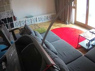 voyeurcam-julmodels-living-4