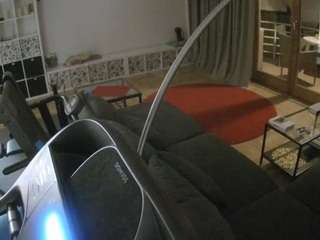 voyeurcam-julmodels-living-4