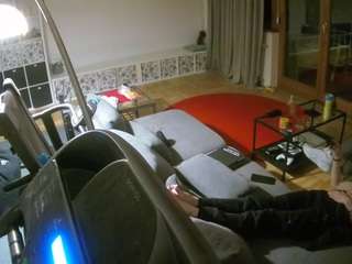 voyeurcam-julmodels-living-4 webcam